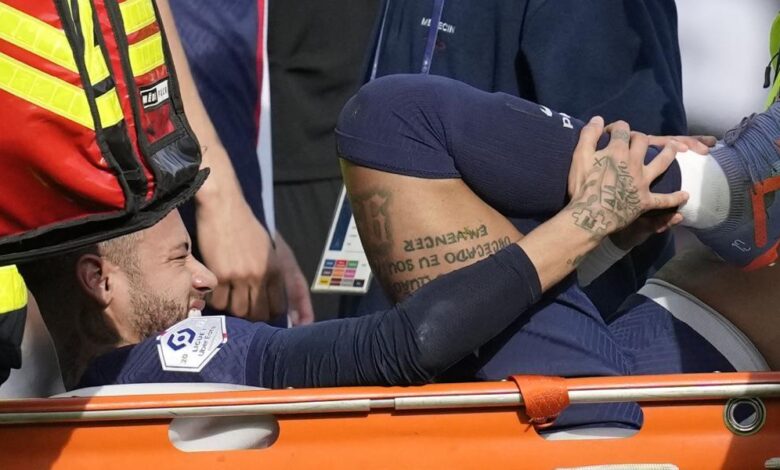 Neymar sufre un esguince de tobillo