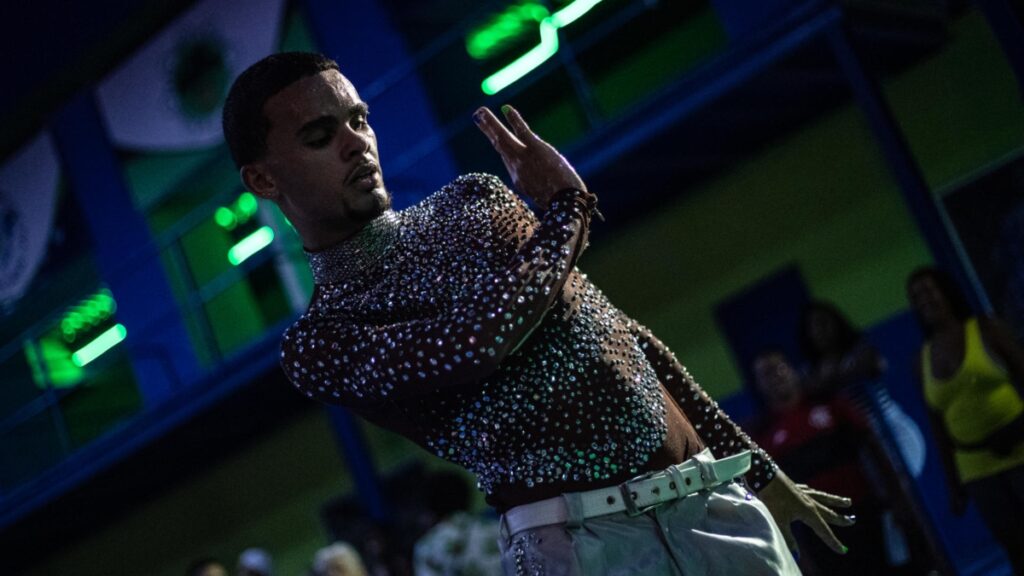 “No se puede pensar en pequeño”: escuelas menores luchan por llegar al sambódromo