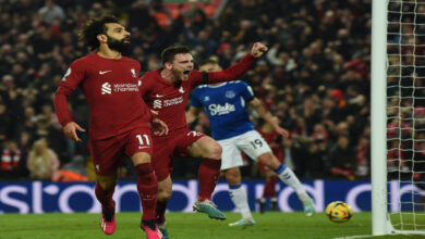Pintan de rojo el Derby de Merseyside en Anfield | Video