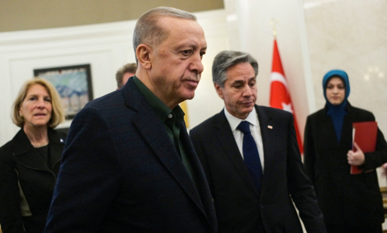 Presidente de Turquía pide perdón por lentitud en ayuda ante sismos