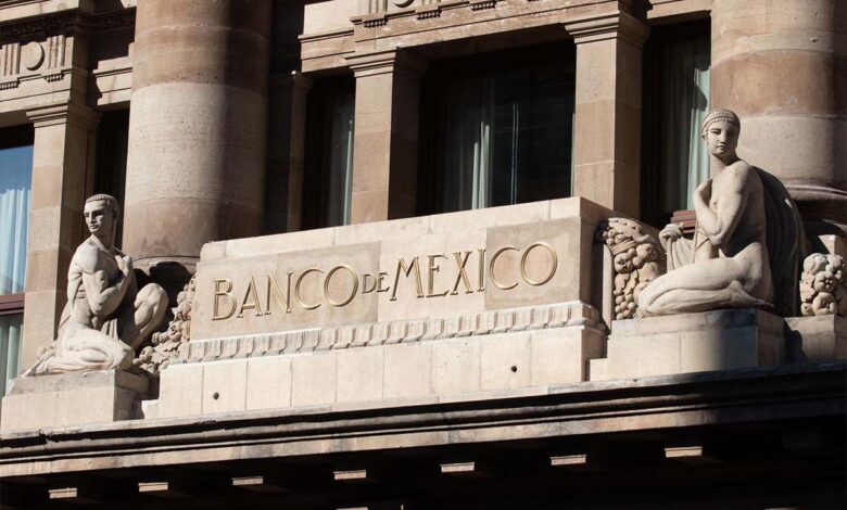 Remesas reportan un récord de 58 mil 497 millones de dólares