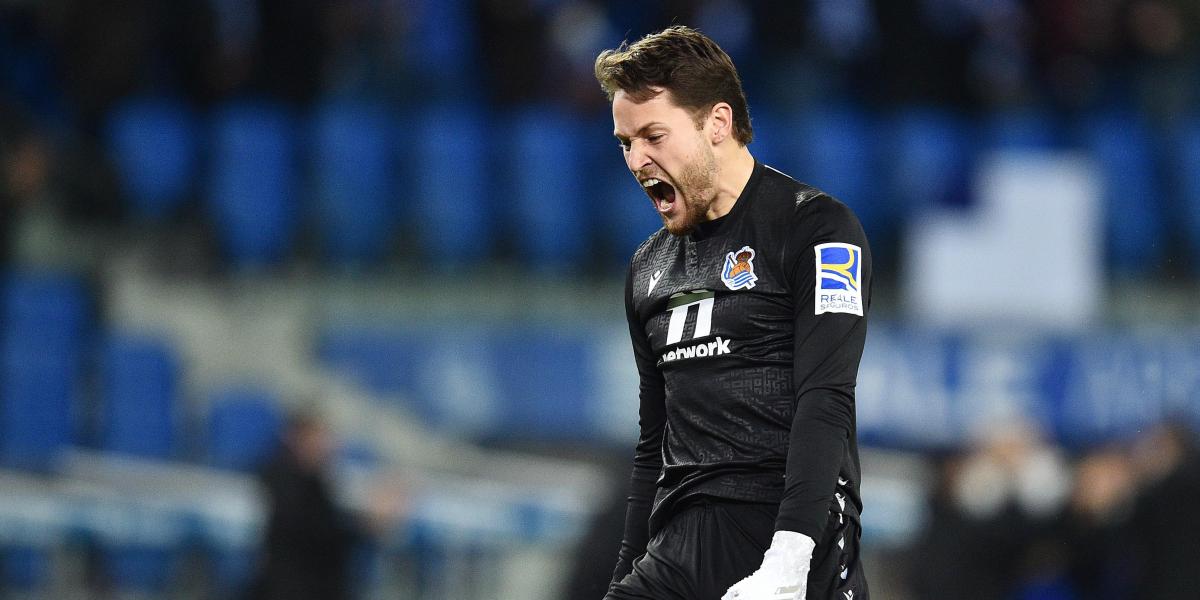 Remiro podría vestir de negro por Iribar