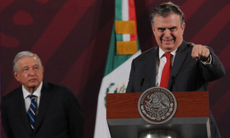 'Rencor obsesivo' de exembajadora Bárcena: Ebrard sobre 'Quédate en México'