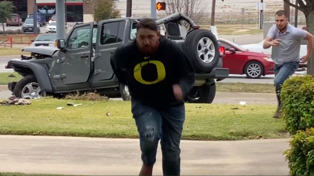 Revelan nuevo video del choque mortal donde murió un policía de Texas