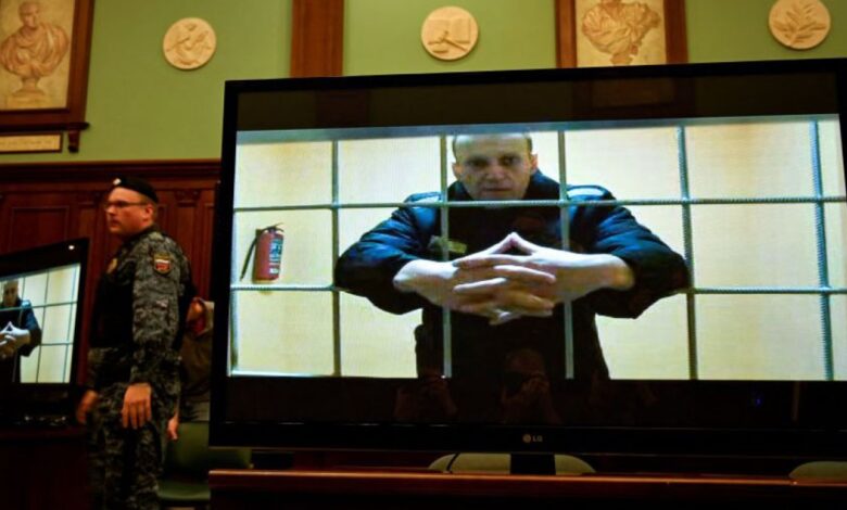 Rusia: Navalny denuncia que lo encerraron en una celda en solitario y por seis meses
