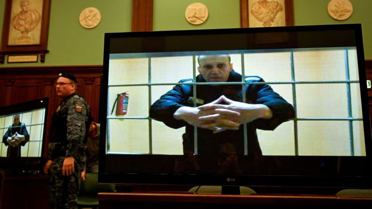 Rusia: Navalny denuncia que lo encerraron en una celda en solitario y por seis meses