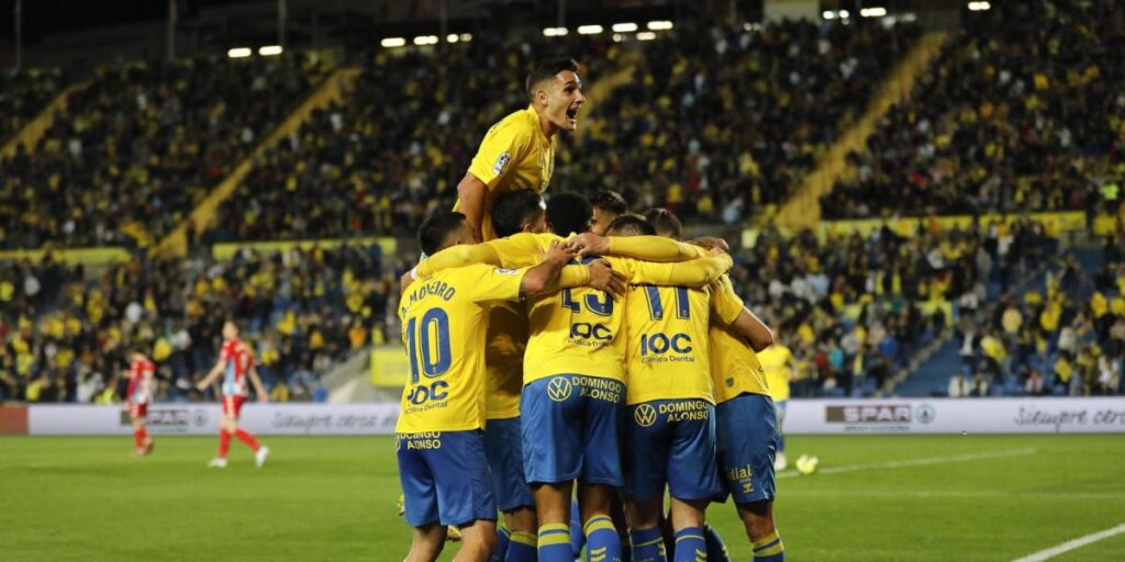 Sandro despierta a Las Palmas y sigue al golpito a por el ascenso