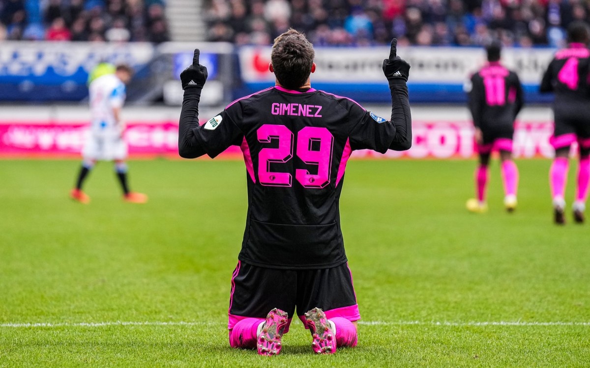 Santiago Giménez devuelve el liderato al Feyenoord  | Video