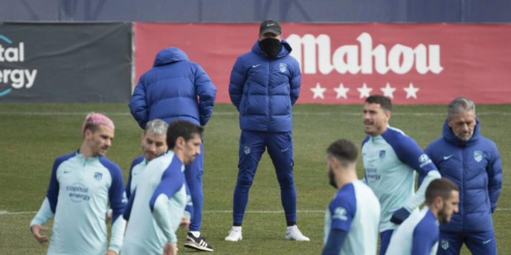 Simeone le da una sorprendente vuelta al once del Atlético ante el Real Madrid