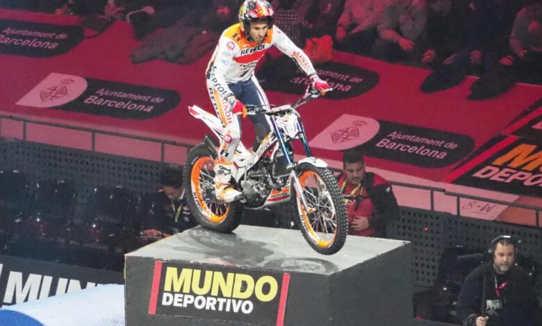 Toni Bou remonta a lo campeón y gana en Barcelona