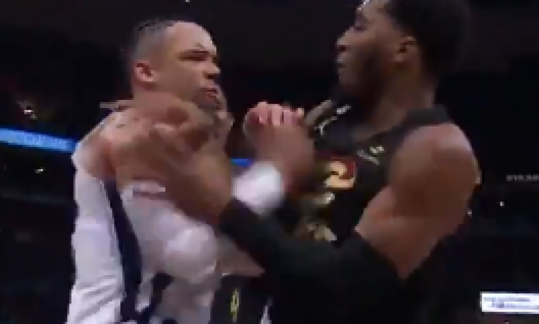 Tremenda pelea en la NBA: Brooks agarra a Mitchell...¡de los testículos!