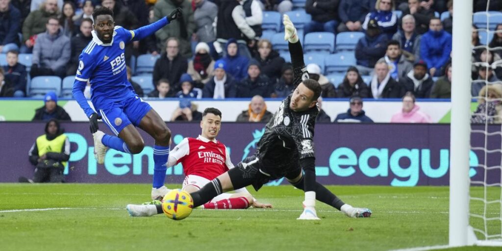 Trossard da una lección de asistencia y Martinelli marca tras pisotón de Ndidi