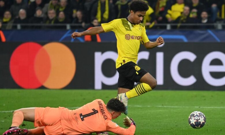 Un golazo de Adeyemi derrota al reforzadísimo Chelsea