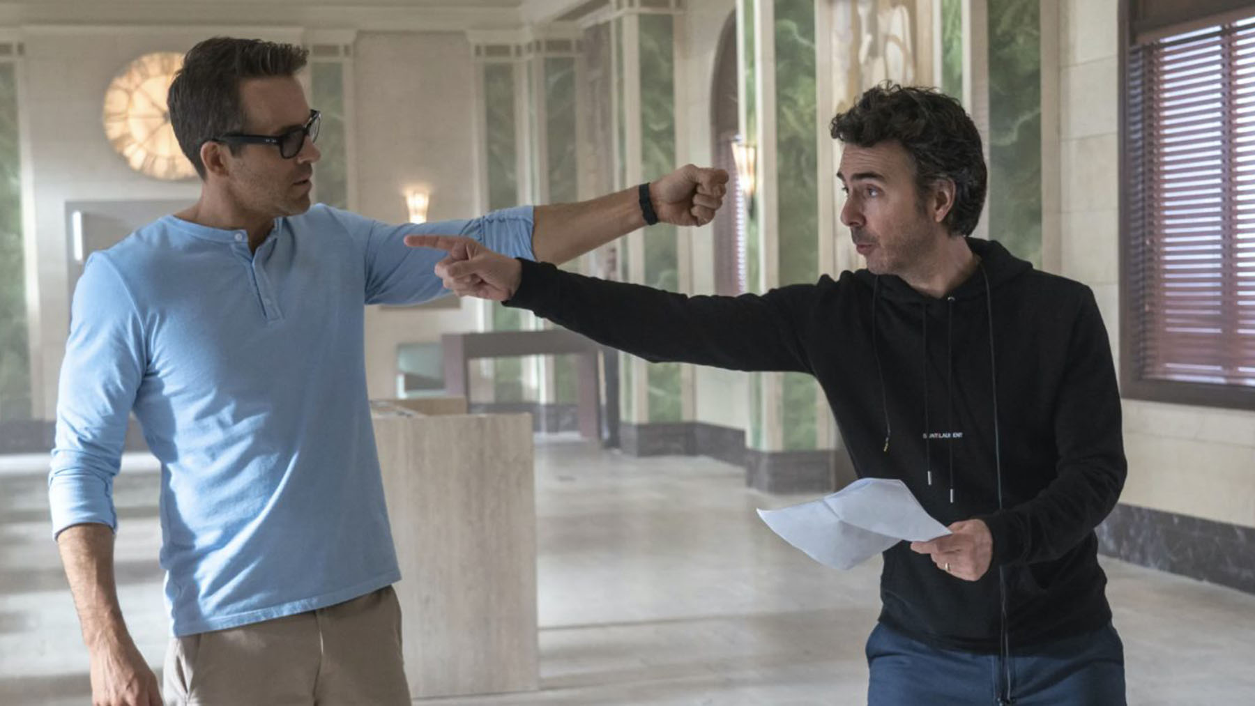 Una dupla inseparable: Ryan Reynolds se une a la comedia musical ‘Boy Band’ de Shawn Levy