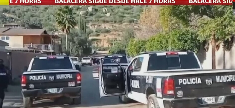 VIDEO: Enfrentamiento a balazos entre policías y delincuentes; hay un policía muerto y 3 heridos