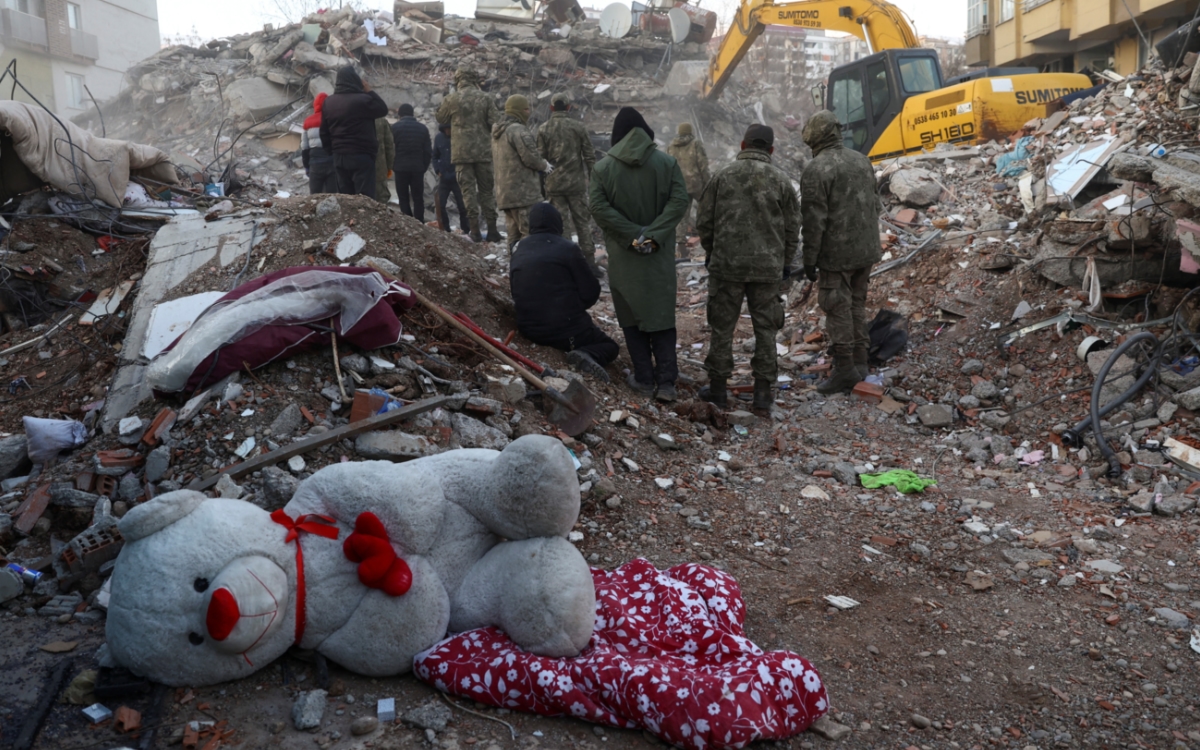 Van más de 12 mil muertos por los sismos en Turquía y Siria