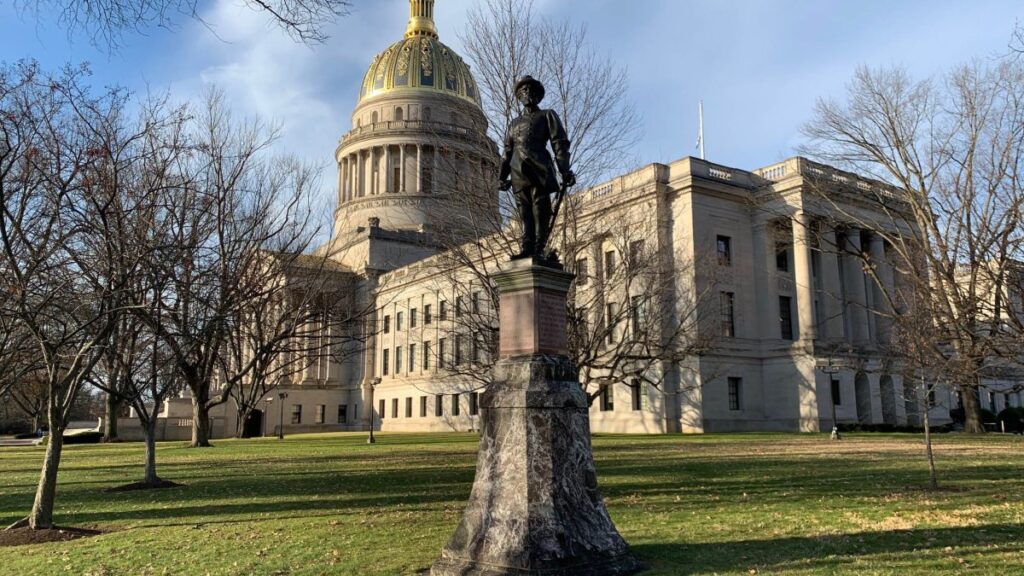 West Virginia propone dar $25,000 en créditos fiscales a sus exresidentes para que regresen al estado a trabajar