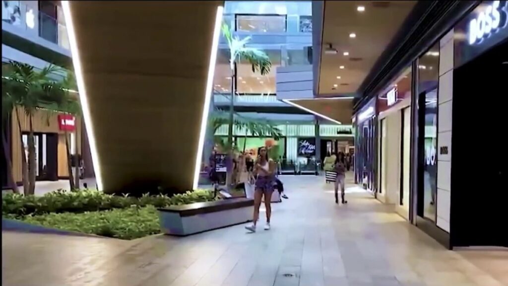 acusado de intentar asaltar sexualmente una mujer en centro comercial enfrenta 6 cargos