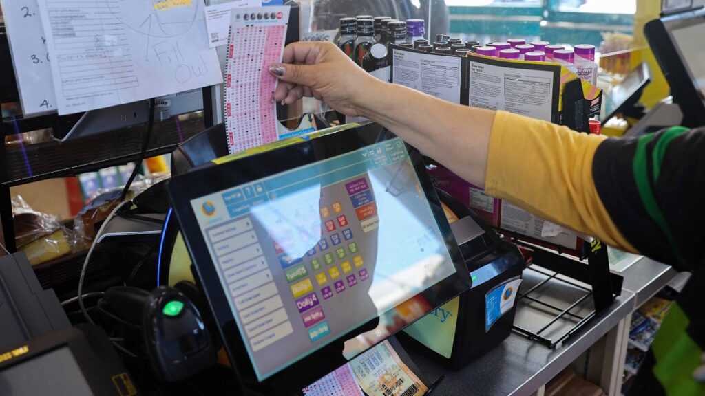 el premio mayor sube a $747 millones y se juega este lunes