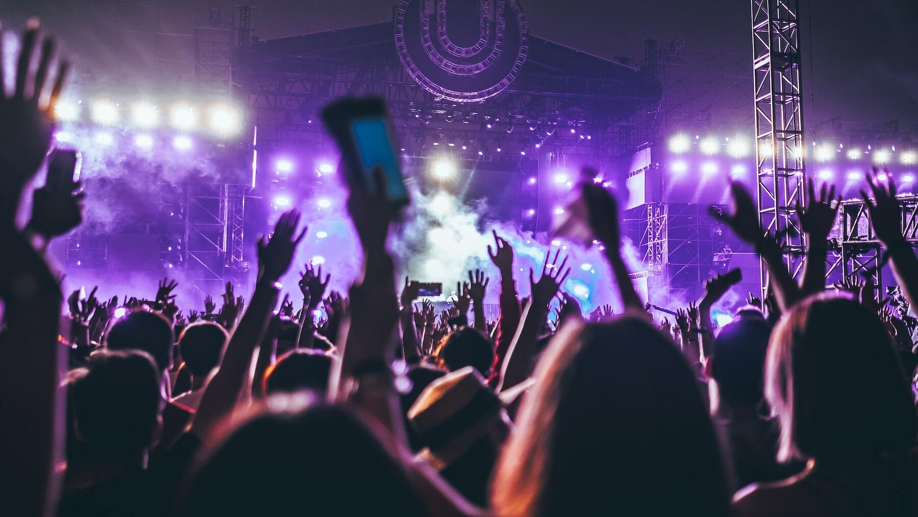 el trucazo para quitarte las pulseras de festival de la forma más fácil