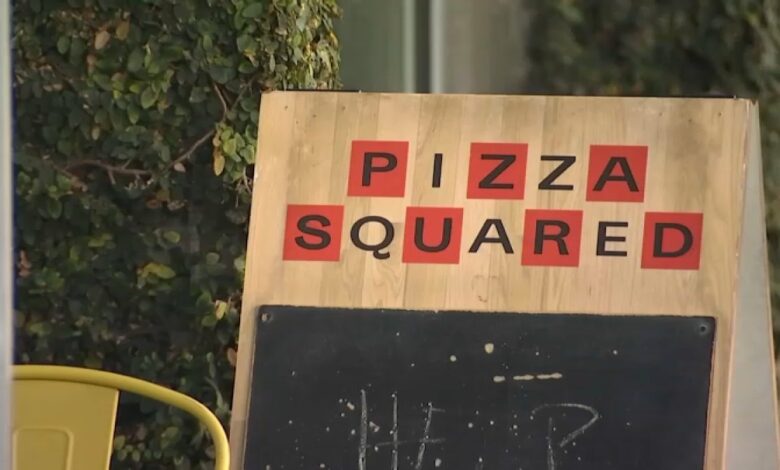 empleado despedido de Pizza Squared por desalojar a oficiales de policía