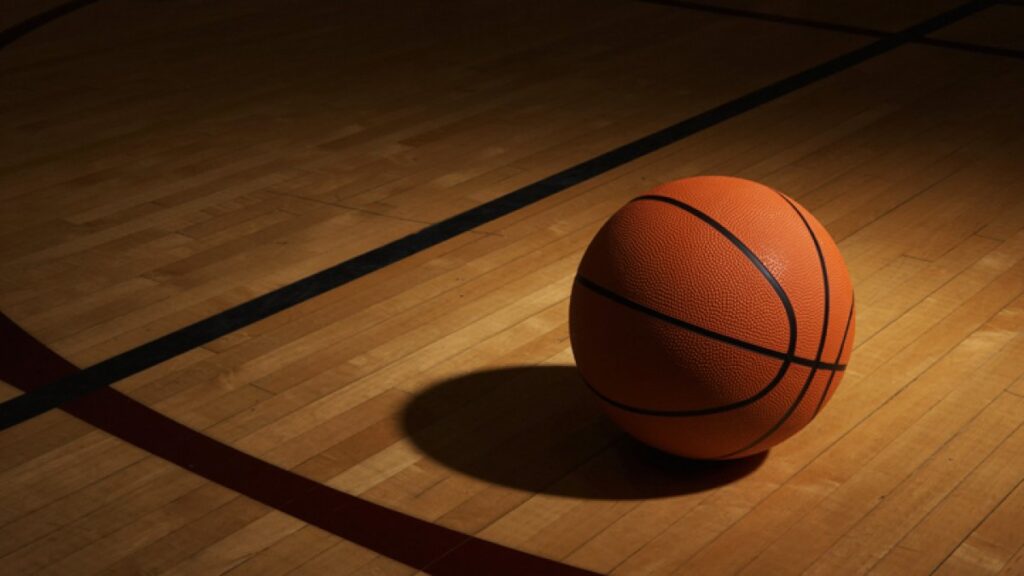 hombre muere tras pelea en juego de basquetbol de escuela
