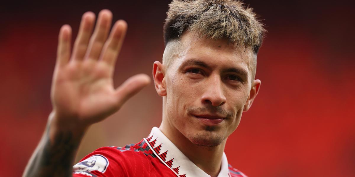 "Lo sé, en el fútbol no es normal ser central con mi altura"