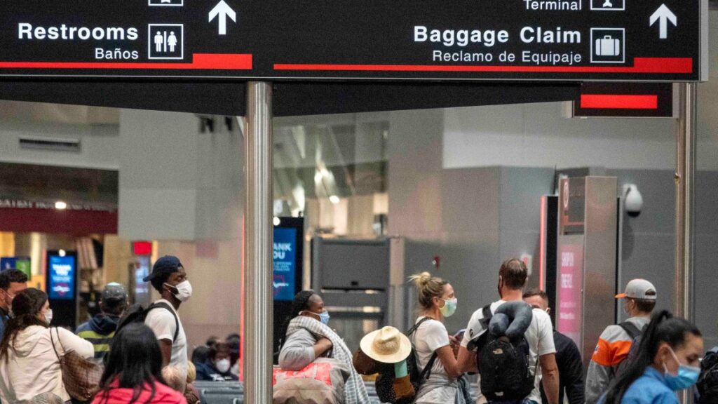 republicanos buscan eliminar requisito de vacunación para viajeros