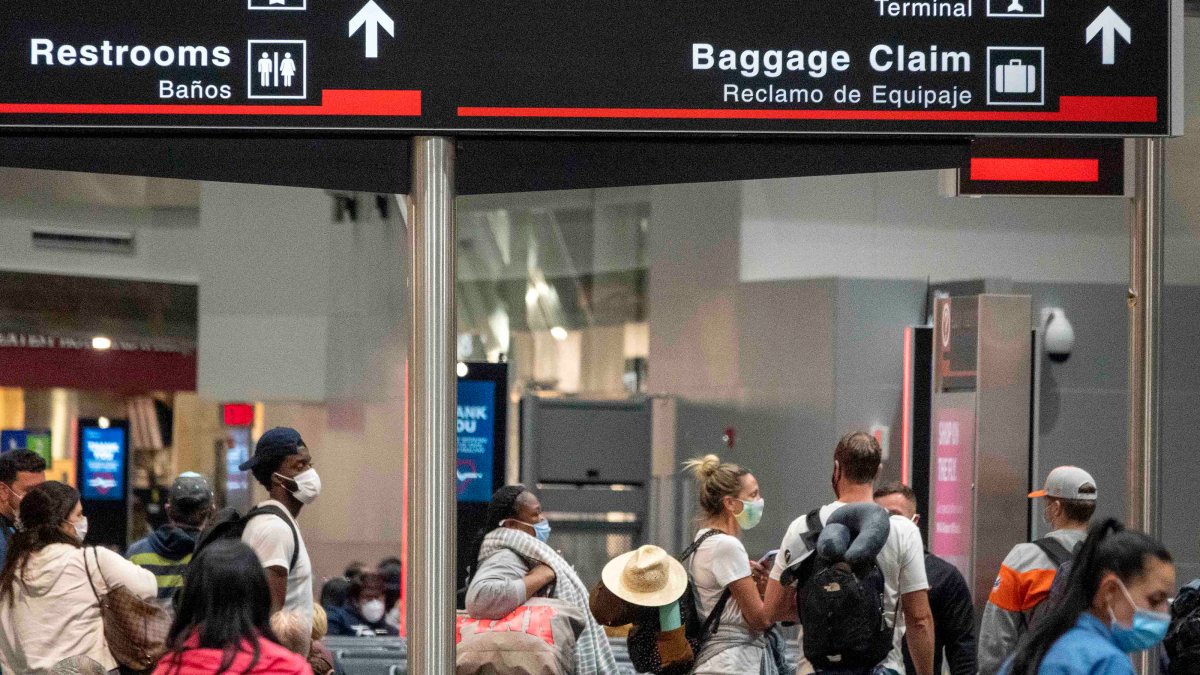 republicanos buscan eliminar requisito de vacunación para viajeros