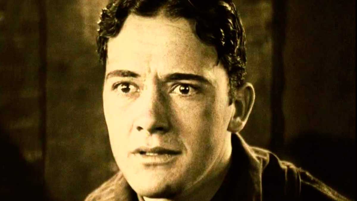 ¿Cuándo fue el primer beso gay del cine? ¿Y el primer beso lésbico?