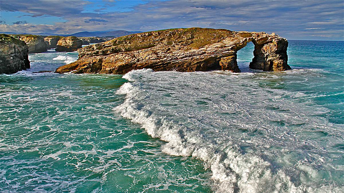 ¿Qué causa las mareas?