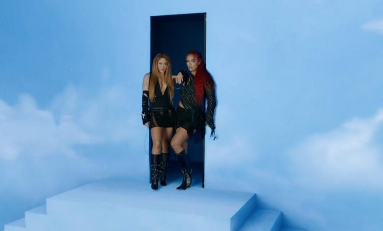 ¿Qué significa el final del videoclip de Shakira y Karol G?