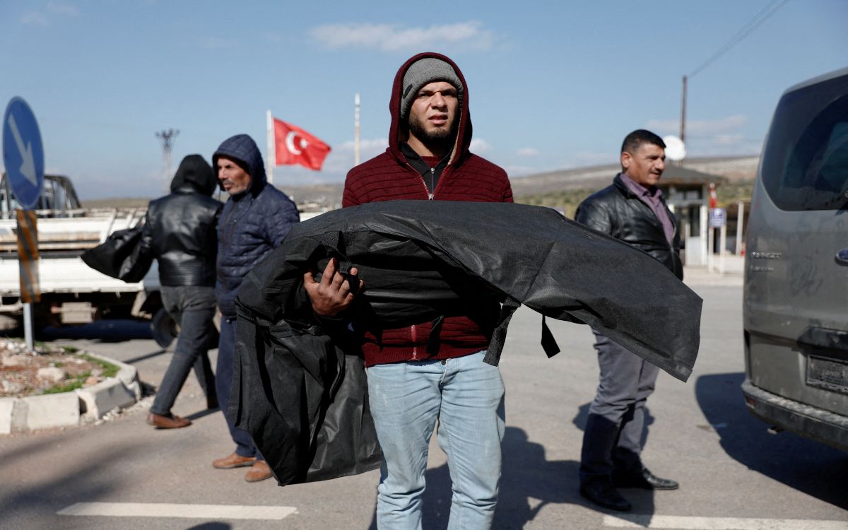 ‘No podemos enterrar a nuestros muertos. Hay cadáveres por todas partes’, lamentan turcos