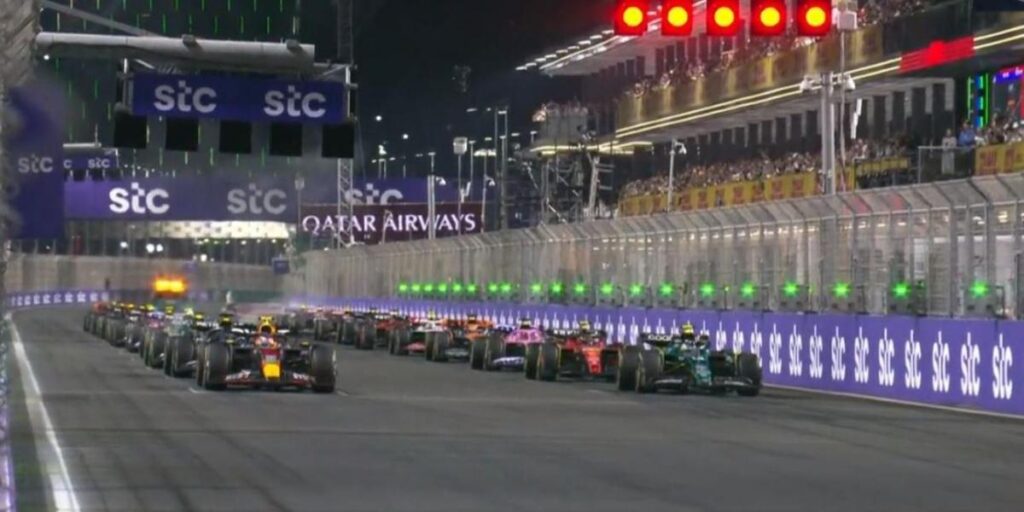 ¡Alonso, penalizado tras ponerse líder en la salida de Jeddah!