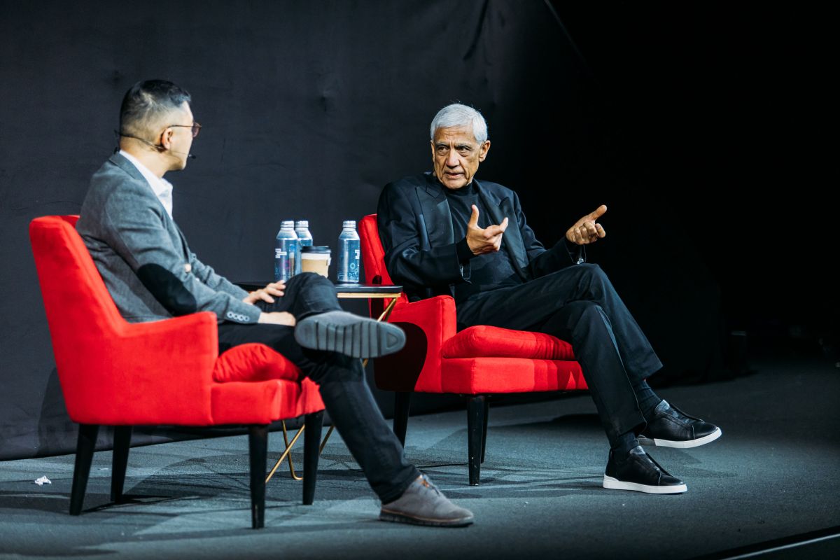 ¿El consejo de Vinod Khosla para los principales capitalistas de riesgo?  No te sientes en los tableros de tus fundadores