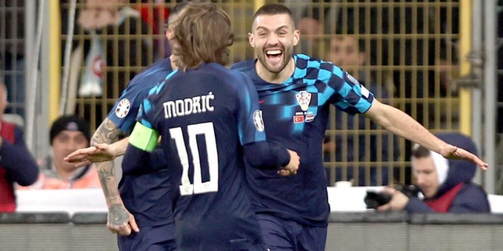 0-2: Croacia gana en el infierno turco con doblete de Kovacic