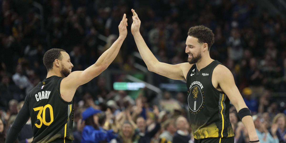 'Splash Brothers' en estado puro: jugada épica y nueva temporada de récord