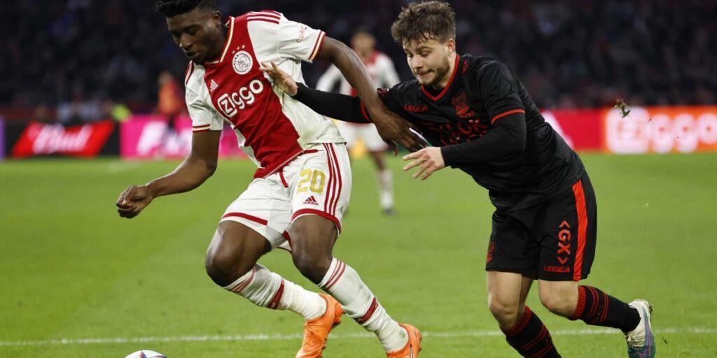 1-0: El Ajax mantiene la presión sobre el líder Feyenoord