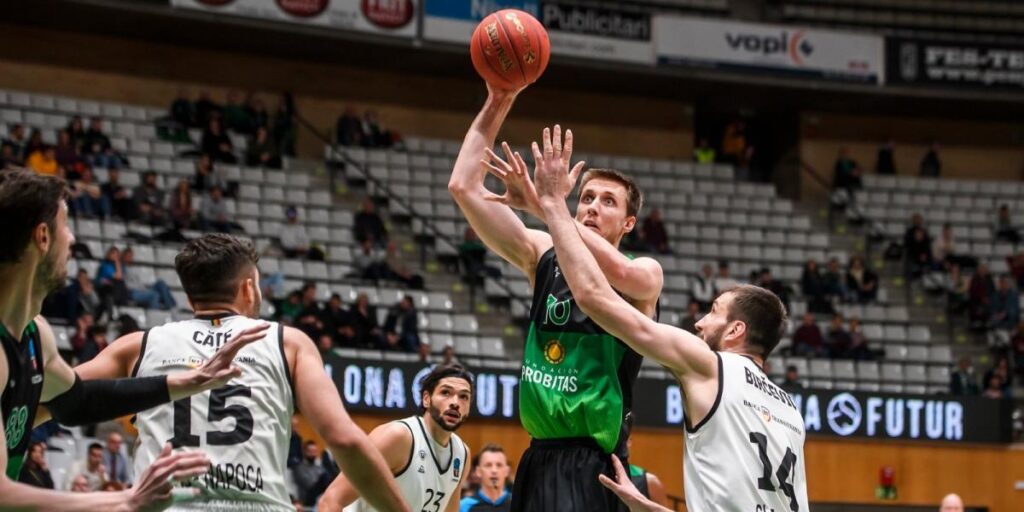 104-81: La Penya reafirma su candidatura al liderato con una exhibición