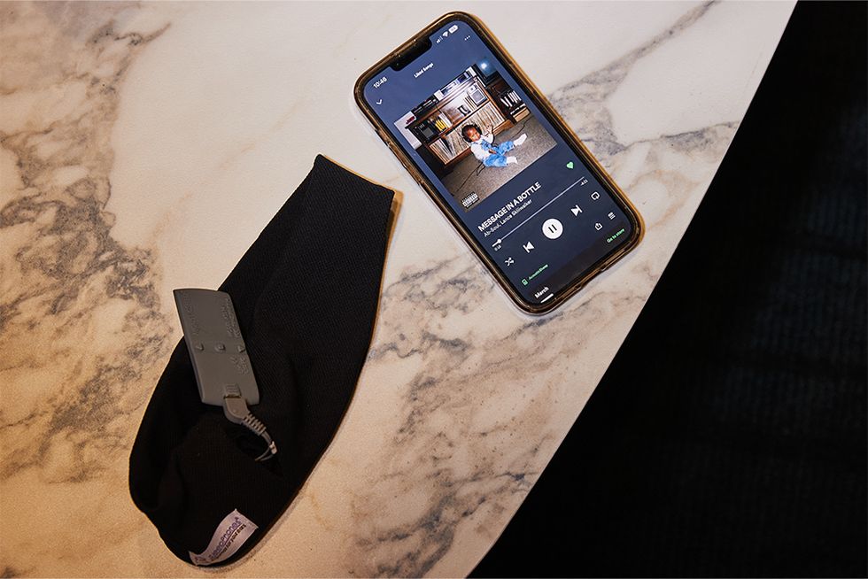 auriculares para dormir emparejados con spotify