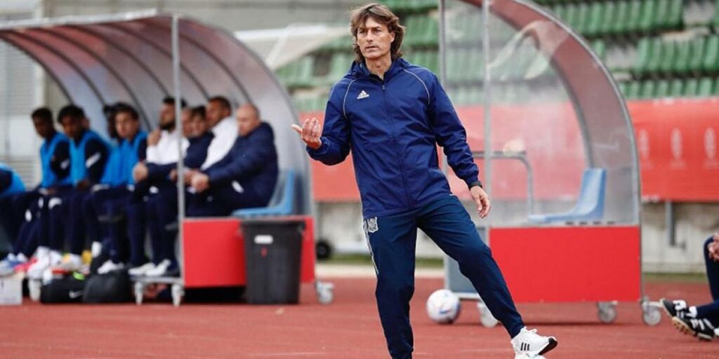 2-1: El azulgrana Marc Guiu remonta para España