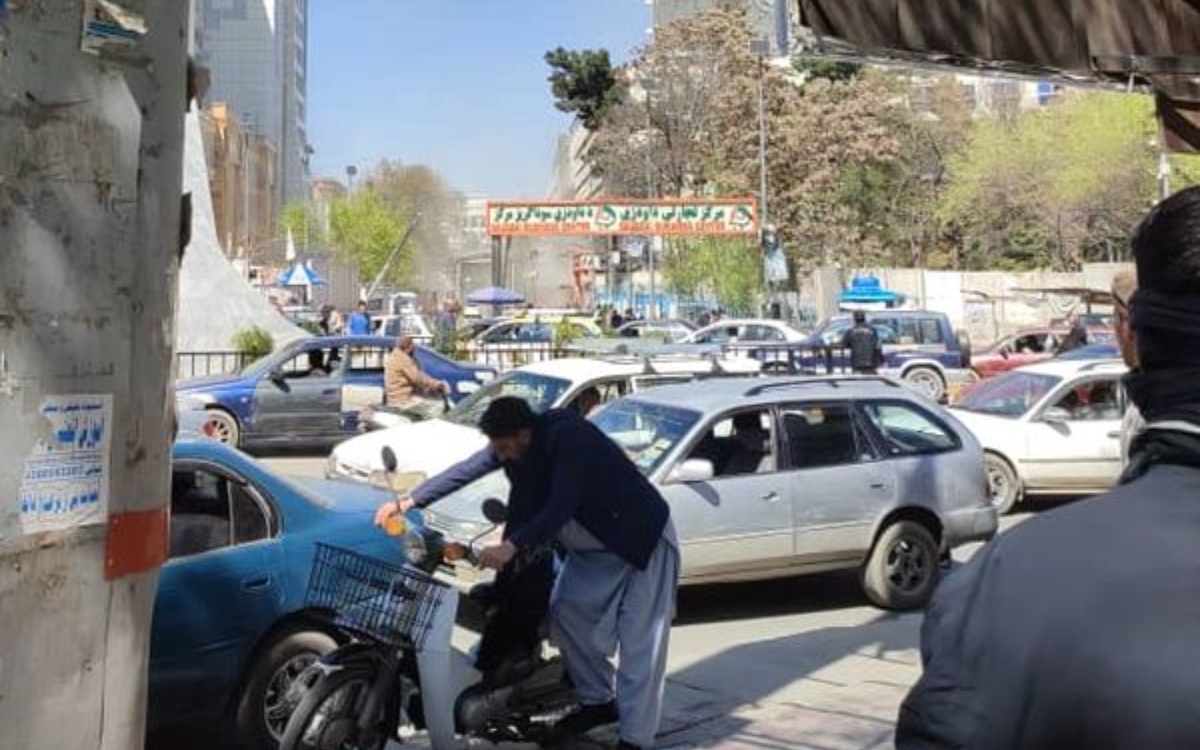 6 muertos y 12 heridos en ataque suicida cerca de ministerio afgano