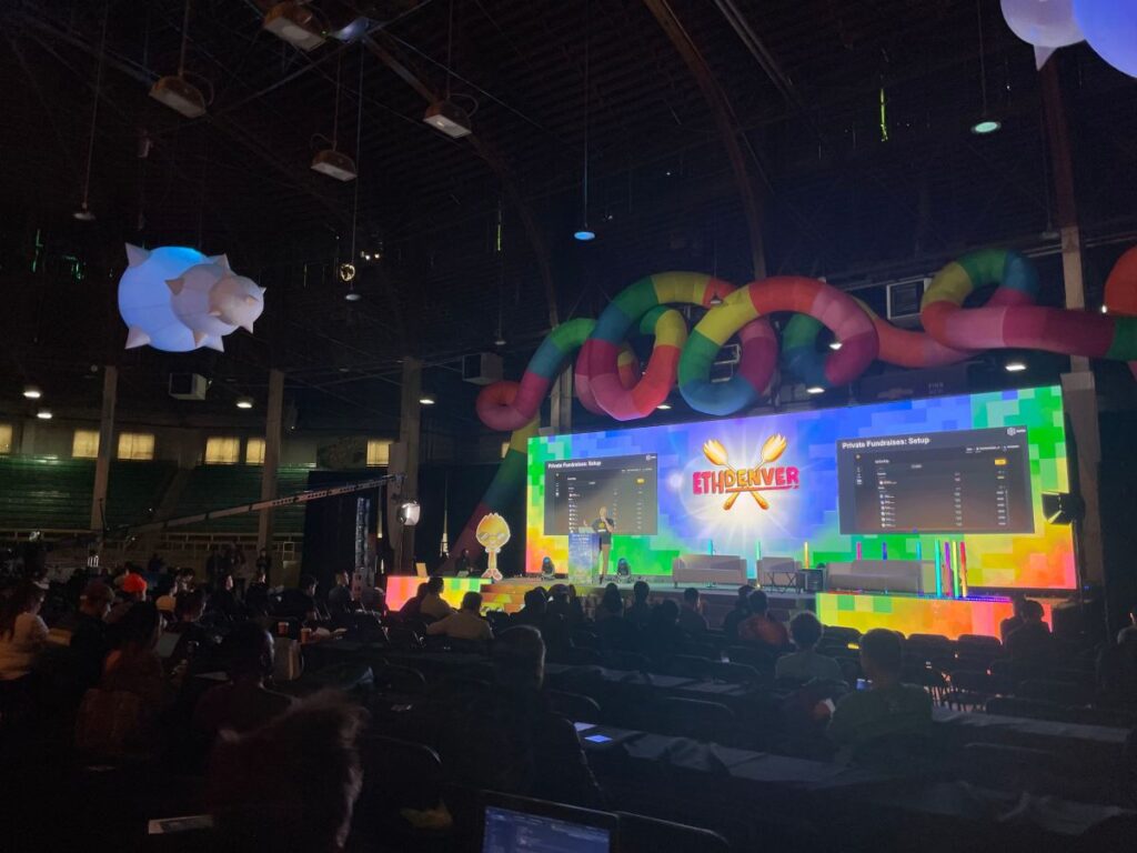 Abundan los osos, pero ninguno a la vista en el festival de criptomonedas de Denver