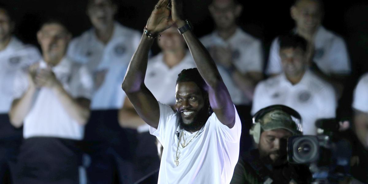 Adebayor dice adiós: "Mi carrera ha sido un viaje increíble"