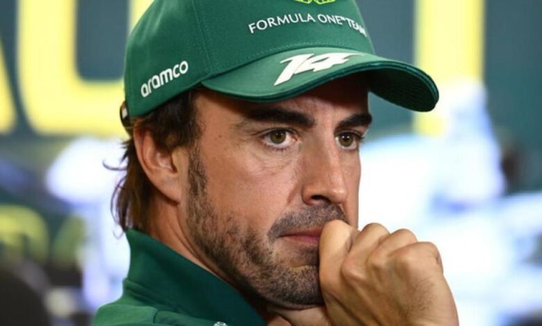 Alonso se frota las manos con el 'pique' de Red Bull y envía un aviso
