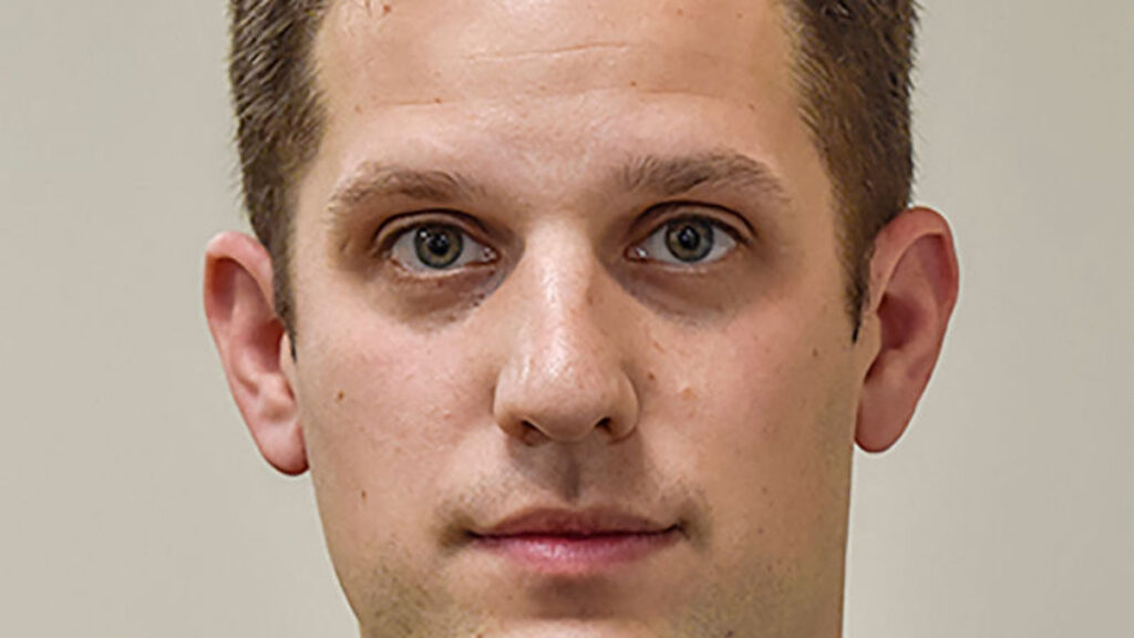 Arrestan a periodista del Wall Street Journal por cargos de espionaje