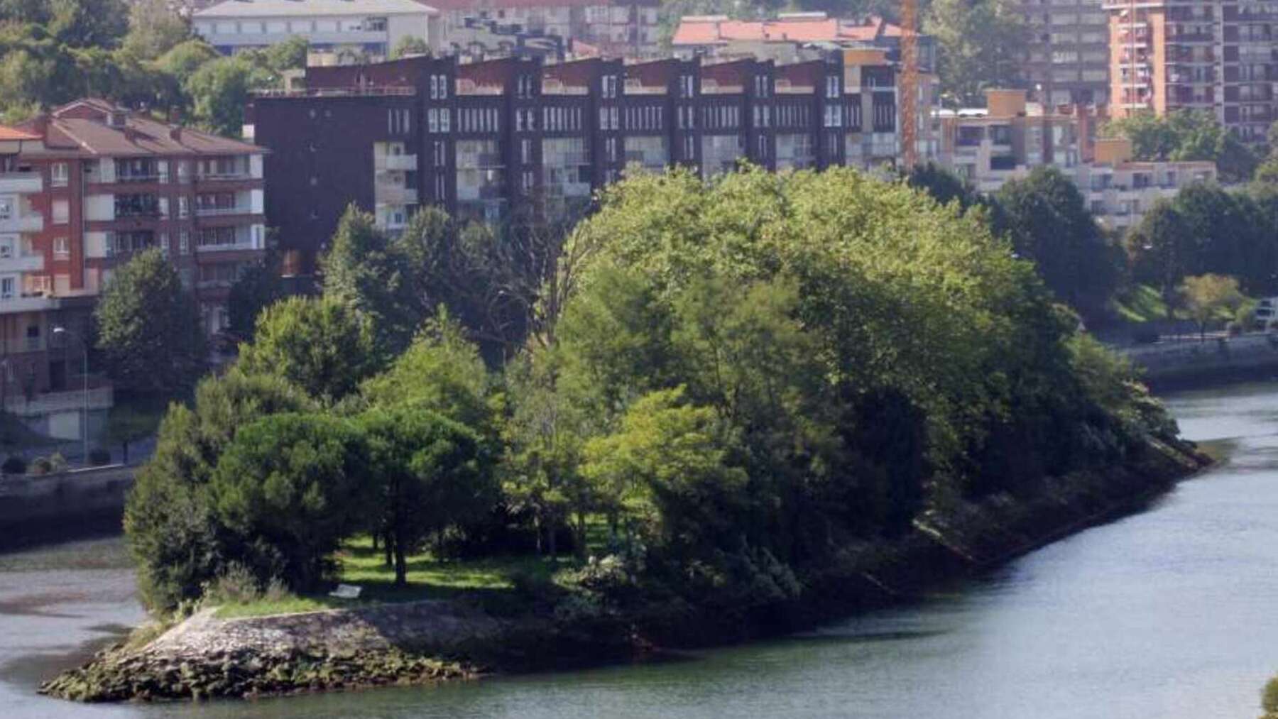 Así es la curiosa isla que pertenece medio año a España y medio año a Francia