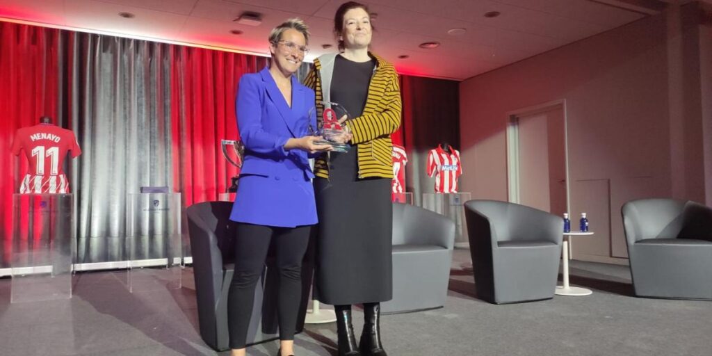 Atleti en Femenino homenajeó a Priscila con Almudena Grandes en el recuerdo