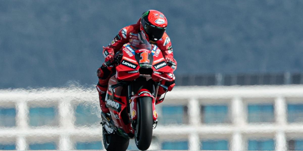Bagnaia, a su bola; Marc Márquez mejora, pero es insuficiente