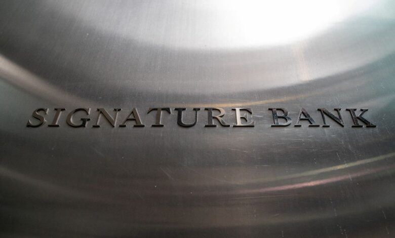 Banco de EU compra mayoría de Signature Bank tras colapso